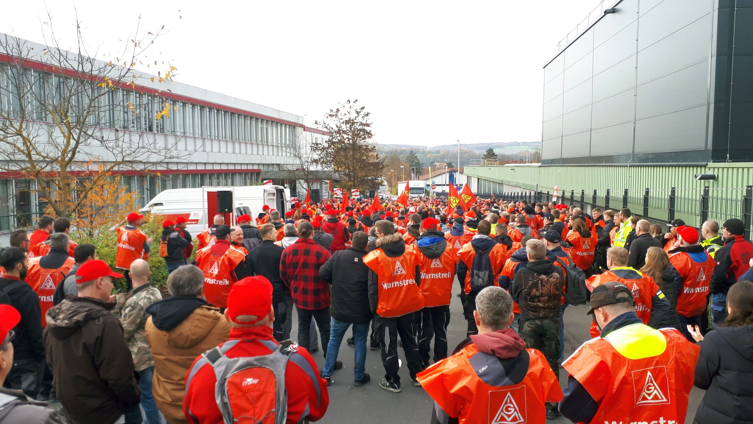 900 Beschäftigte beim Warnstreik in Marktheidenfeld Großkundgebung