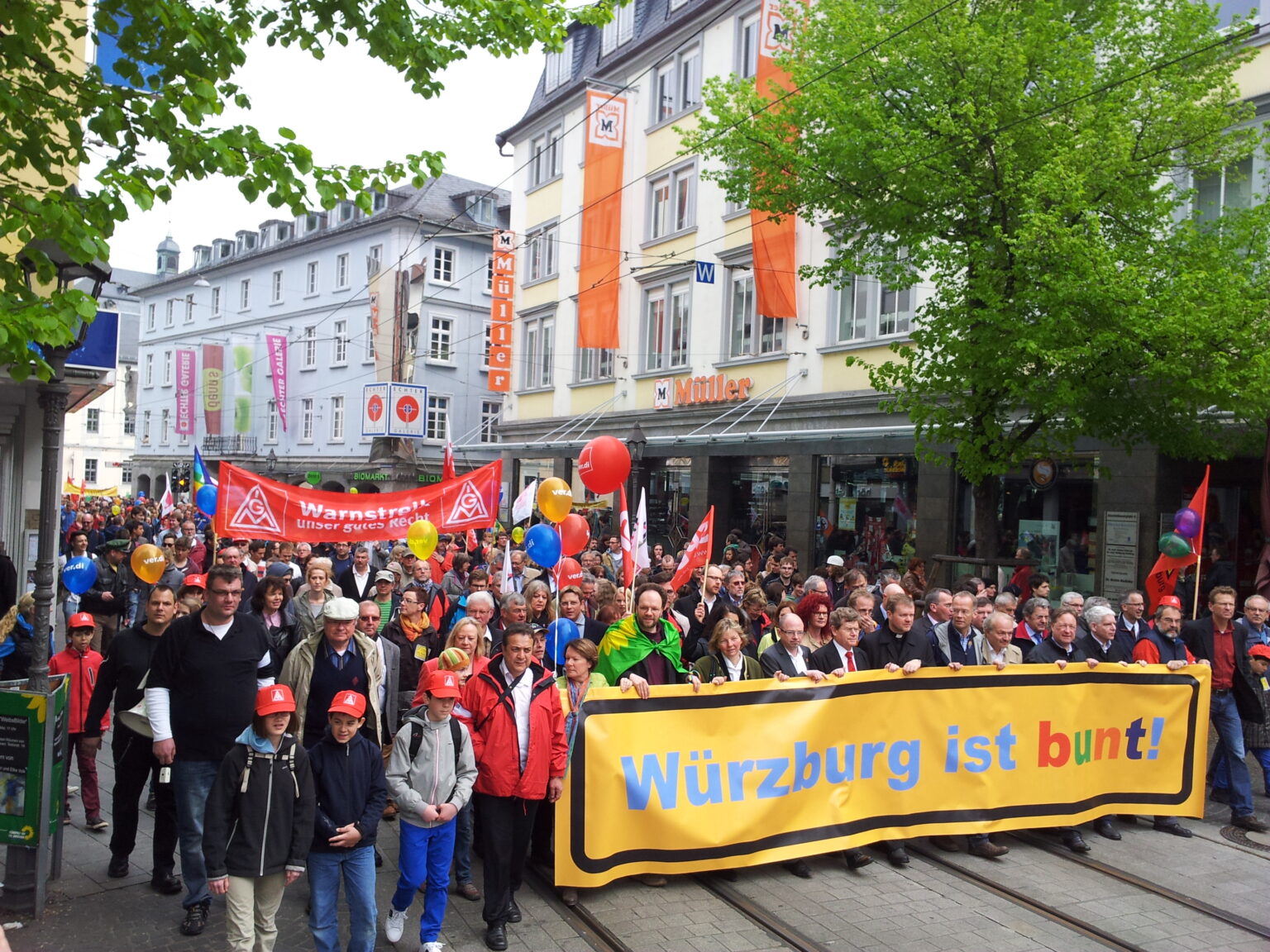 Metallerinnen und Metaller: Heraus zur Großkundgebung von Würzburg ist